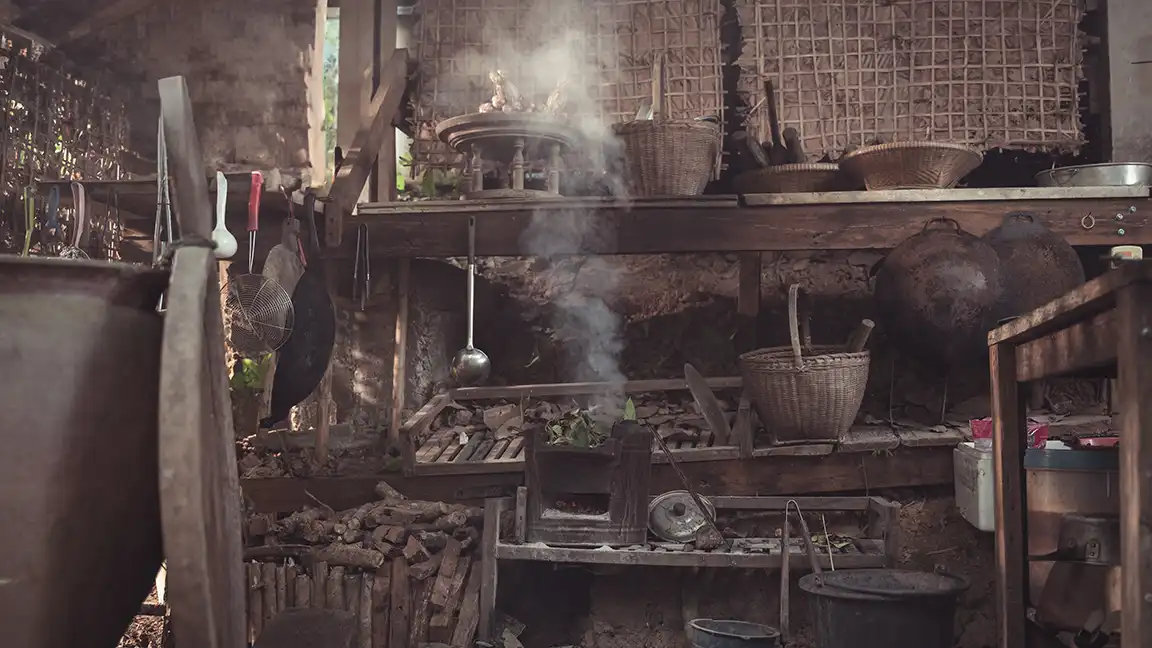 People, food and local producers connected around a table